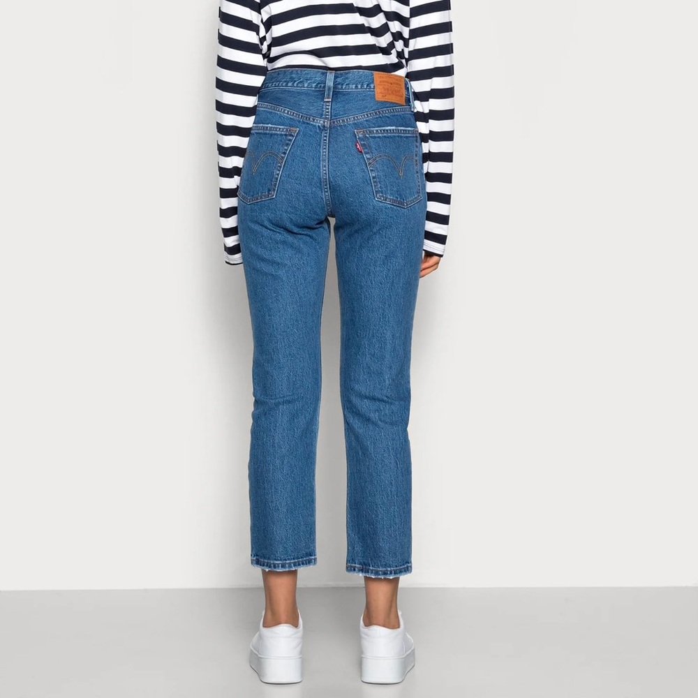 Levi’s 501 high-waisted medium-wash jeans. 💙 - Picture 3 of 8